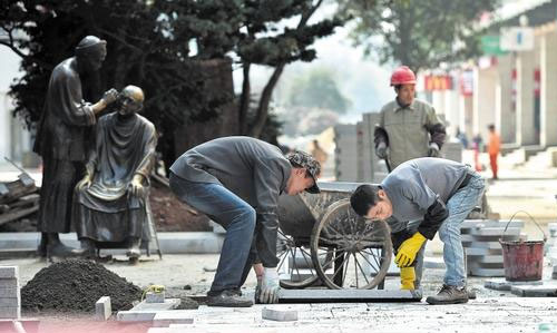 長沙步行街補(bǔ)鍋等雕塑即將回歸 長沙步行街補(bǔ)鍋等雕塑即將回歸