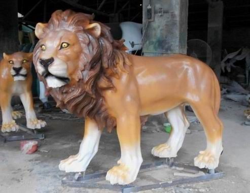 動物雕塑獅子威風(fēng)凜凜