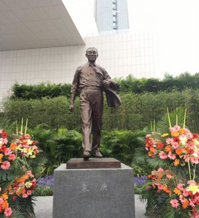 袁庚雕塑南山揭幕傳遞“向前走，莫回頭”的時(shí)代精神