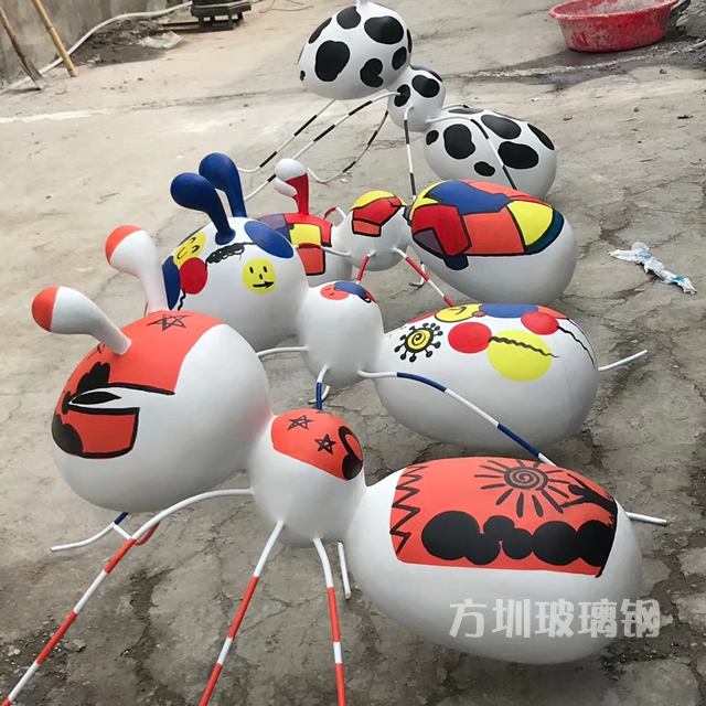 在生產(chǎn)采購(gòu)玻璃鋼雕塑的注意事項(xiàng)