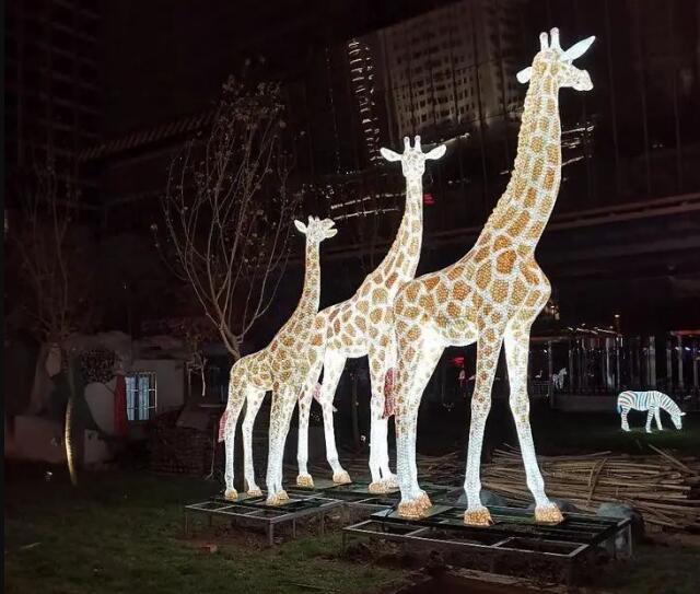 玻璃鋼發(fā)光雕塑，夜游與美景的交融